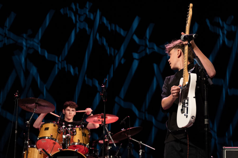 Bandmusiker beim Musizieren Bandmusiker beim Musizieren
